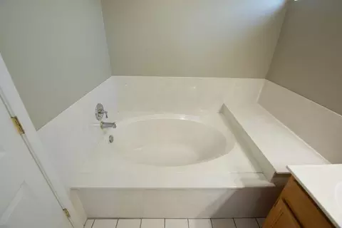 Bath - 1500 Scenic Dr #23, Modesto, CA 95355 photo 5 of 6