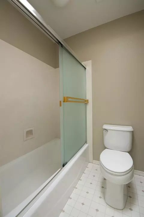 Bath - 1500 Scenic Dr #23, Modesto, CA 95355 photo 3 of 6