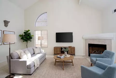Living - 1500 Scenic Dr #23, Modesto, CA 95355 photo 4 of 11