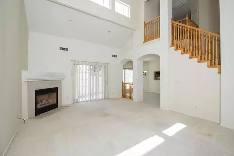 Living - 1500 Scenic Dr #23, Modesto, CA 95355 photo 5 of 11