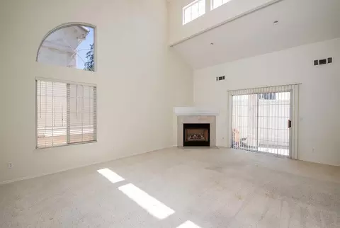 Living - 1500 Scenic Dr #23, Modesto, CA 95355 photo 7 of 11