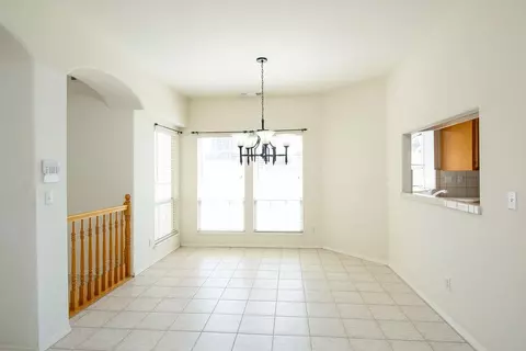 Living - 1500 Scenic Dr #23, Modesto, CA 95355 photo 10 of 11