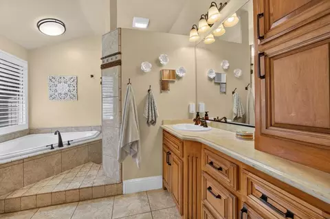 Bath - 2690 Taylor Rd, Penryn, CA 95663 photo 1 of 5