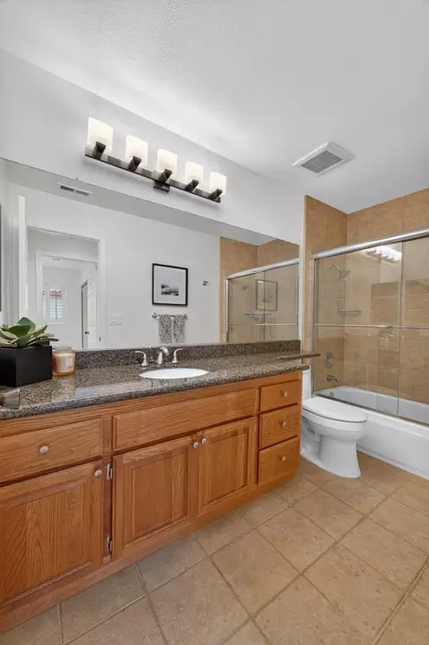 Bath - 157 Raleigh Ct, Hercules, CA 94547 photo 9 of 10