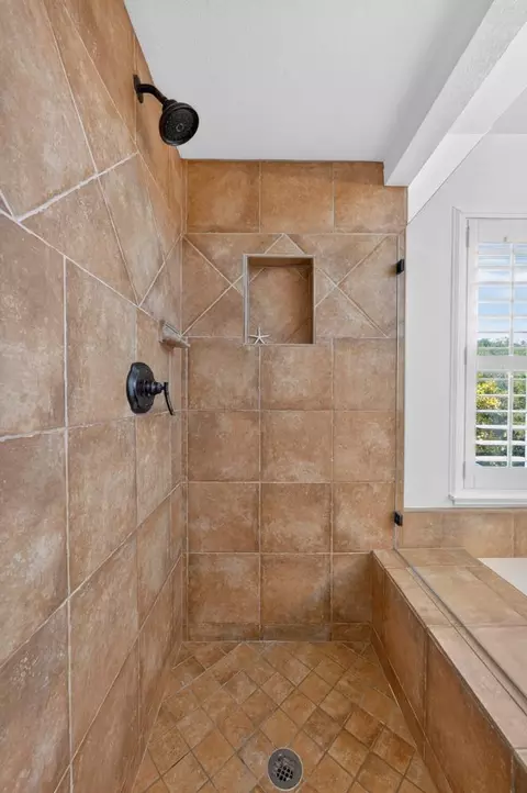 Bath - 157 Raleigh Ct, Hercules, CA 94547 photo 7 of 10