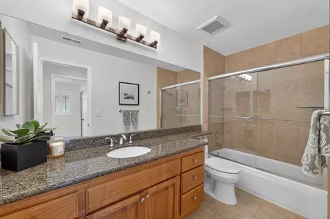 Bath - 157 Raleigh Ct, Hercules, CA 94547 photo 8 of 10