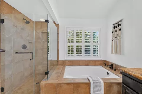 Bath - 157 Raleigh Ct, Hercules, CA 94547 photo 4 of 10
