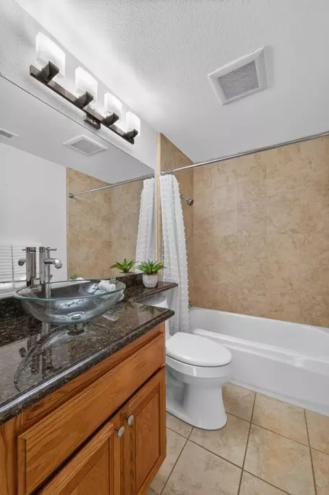 Bath - 157 Raleigh Ct, Hercules, CA 94547 photo 1 of 10