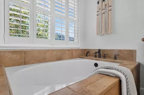 Bath - 157 Raleigh Ct, Hercules, CA 94547 photo 5 of 10