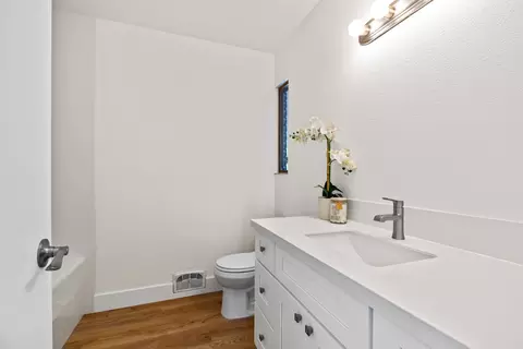 Bath - 1924 Kendall Ave, Modesto, CA 95355 photo 1 of 2