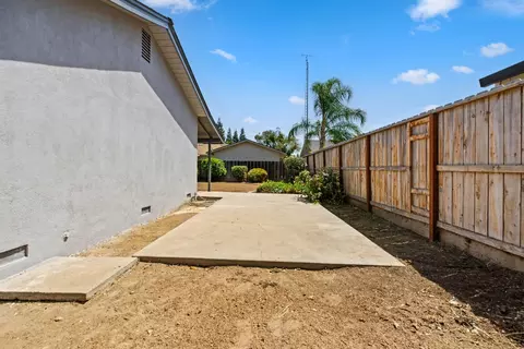 Exterior - 1924 Kendall Ave, Modesto, CA 95355 photo 5 of 7