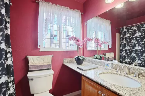 Bath - 1900 Alegre Dr, Tracy, CA 95376 photo 1 of 4