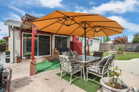 Exterior - 1900 Alegre Dr, Tracy, CA 95376 photo 7 of 11