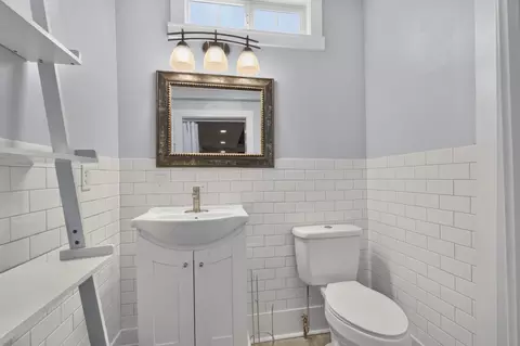 Bath - 14 S Rose St, Lodi, CA 95240 photo 3 of 5