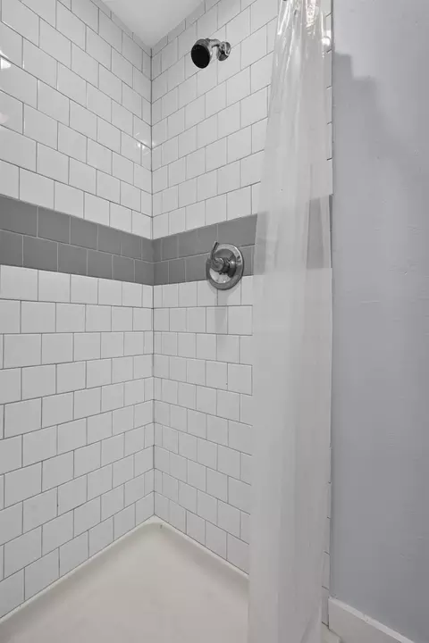 Bath - 14 S Rose St, Lodi, CA 95240 photo 4 of 5