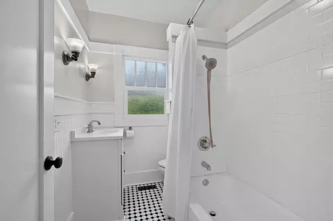 Bath - 14 S Rose St, Lodi, CA 95240 photo 1 of 5