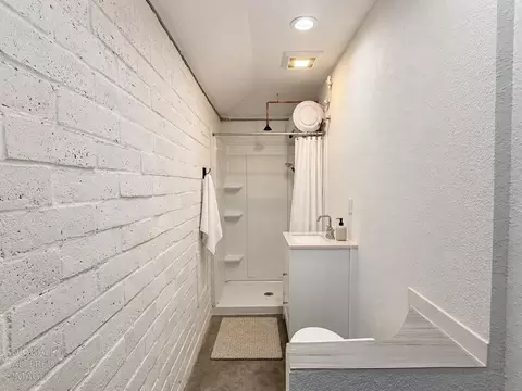 Bath - 409 Severin Ave, Modesto, CA 95354 photo 5 of 5