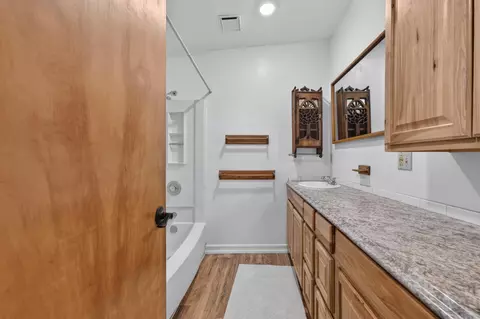 Bath - 2341 Persimmon Ln, Newcastle, CA 95658 photo 2 of 5