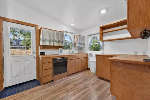 Kitchen - 2341 Persimmon Ln, Newcastle, CA 95658 photo 2 of 4