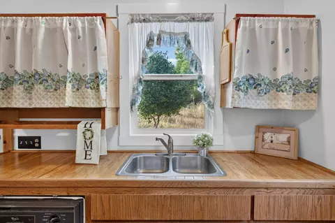 Kitchen - 2341 Persimmon Ln, Newcastle, CA 95658 photo 3 of 4