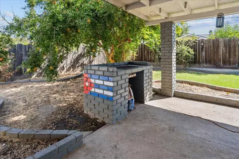 Exterior - 1820 Serena Ave, Modesto, CA 95355 photo 6 of 8