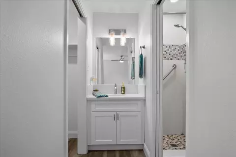 Bath - 1820 Serena Ave, Modesto, CA 95355 photo 1 of 5