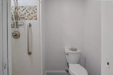 Bath - 1820 Serena Ave, Modesto, CA 95355 photo 3 of 5