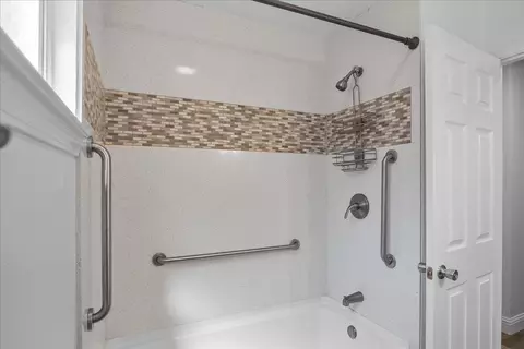 Bath - 1820 Serena Ave, Modesto, CA 95355 photo 5 of 5