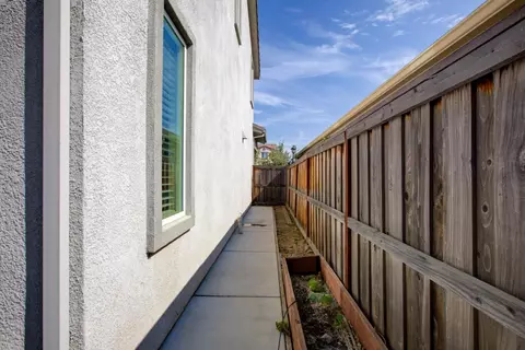 Exterior - 9666 Cabernet Ct, Patterson, CA 95363 photo 4 of 7