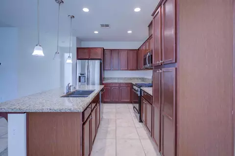 Kitchen - 9666 Cabernet Ct, Patterson, CA 95363 photo 3 of 4