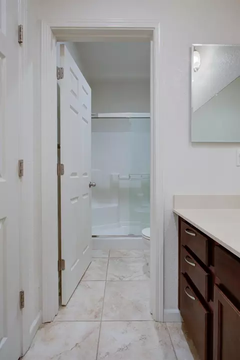 Bath - 9666 Cabernet Ct, Patterson, CA 95363 photo 1 of 6