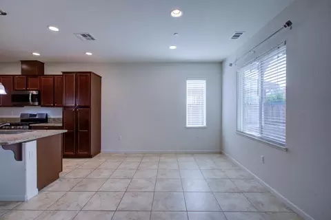 Living - 9666 Cabernet Ct, Patterson, CA 95363 photo 5 of 8