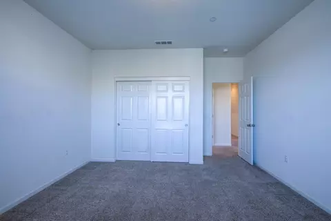Bedroom - 9666 Cabernet Ct, Patterson, CA 95363 photo 2 of 9