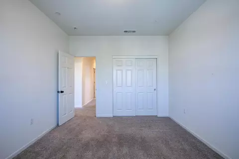 Bedroom - 9666 Cabernet Ct, Patterson, CA 95363 photo 4 of 9