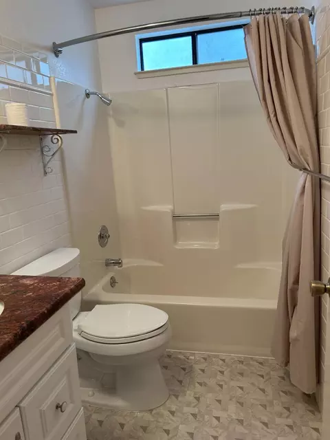Bath - 17151 Mountain View Dr, Applegate, CA 95703 photo 2 of 3