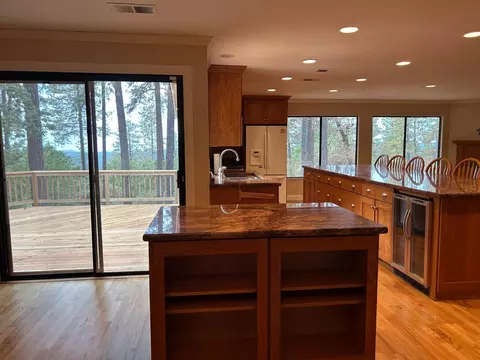 Kitchen - 17151 Mountain View Dr, Applegate, CA 95703 photo 3 of 4