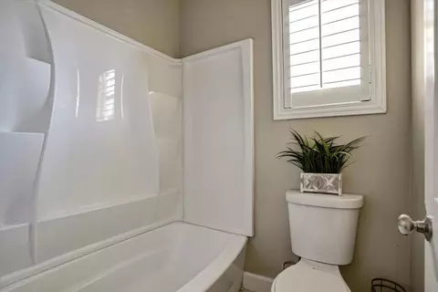Bath - 3837 Banyan Tree, Modesto, CA 95355 photo 2 of 5