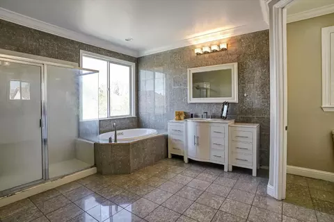 Bath - 3837 Banyan Tree, Modesto, CA 95355 photo 4 of 5