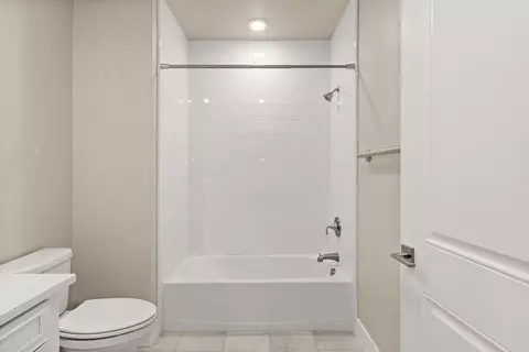 Bath - 1661 Spring St #444, Davis, CA 95616 photo 3 of 5