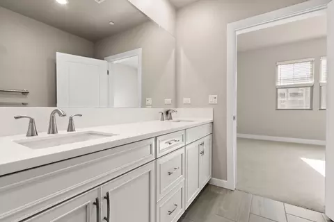 Bath - 1661 Spring St #444, Davis, CA 95616 photo 2 of 5
