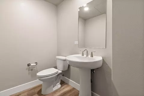 Bath - 1661 Spring St #444, Davis, CA 95616 photo 5 of 5