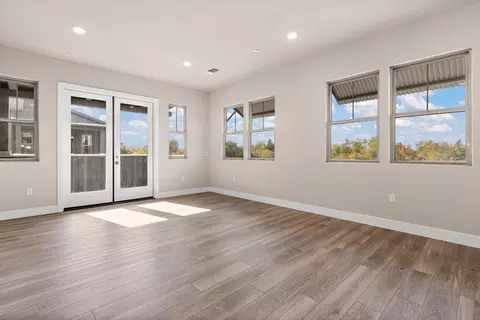Living - 1661 Spring St #444, Davis, CA 95616 photo 2 of 5