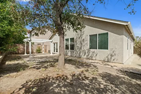 Exterior - 1650 Solaro Way, Manteca, CA 95336 photo 8 of 10