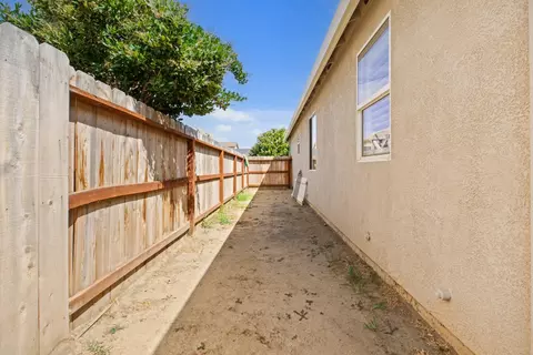 Exterior - 1650 Solaro Way, Manteca, CA 95336 photo 4 of 10