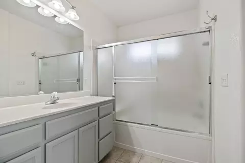 Bath - 1650 Solaro Way, Manteca, CA 95336 photo 3 of 3