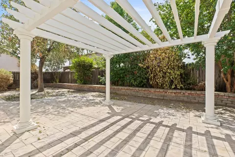 Exterior - 1650 Solaro Way, Manteca, CA 95336 photo 5 of 10