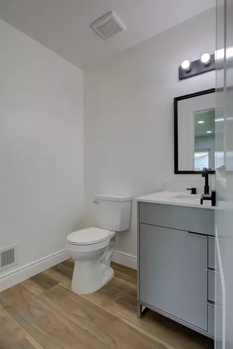 Bath - 785 Fullerton Dr, Turlock, CA 95382 photo 1 of 7