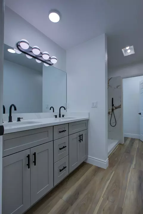 Bath - 785 Fullerton Dr, Turlock, CA 95382 photo 3 of 7