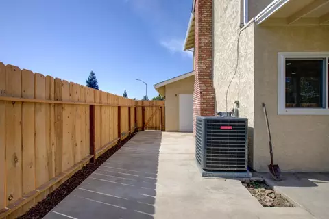 Exterior - 785 Fullerton Dr, Turlock, CA 95382 photo 3 of 6
