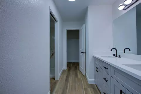 Bath - 785 Fullerton Dr, Turlock, CA 95382 photo 4 of 7